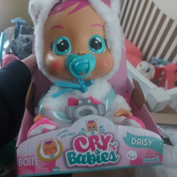 Cry Babies Baby Doll Daisy - Picture 2 of 2